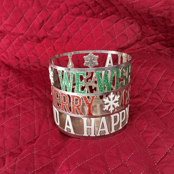 Bath Body Works Christmas 3 wick Candle Sleeve Merry Christmas Red Green Silver - Picture 2 of 5